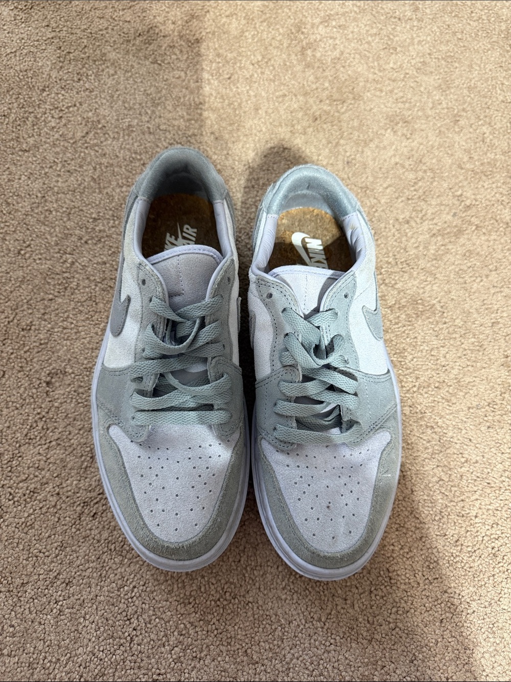 Nike Low Top Sneakers in Light Gray and White